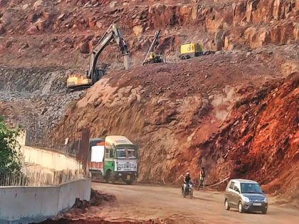 The rock in Parashuram Ghat is not breaking apart, a big obstacle in the work | परशुराम घाटातील पाषाणाला पान्हा फुटता फुटेना!, कामात मोठा अडथळा 