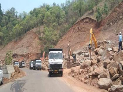 The traffic in Parashuram Ghat will continue, pending the order of the Collector regarding the closure | परशुराम घाटातील वाहतूक सुरूच राहणार, बंदबाबत जिल्हाधिकाऱ्यांच्या आदेशाची प्रतीक्षा