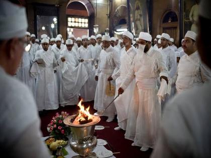 know Parshi community funeral method | पारसी लोकांमध्ये अंत्यसंस्कार कसे केले जातात? जाणून घ्या....