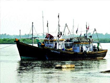 Fishing continues in the Nate area by boat perchnet | नाटे परिसरातील नौकांची पर्ससीननेटने मासेमारी सुरुच, पारंपरिक मच्छीमार उद्ध्वस्त होणार