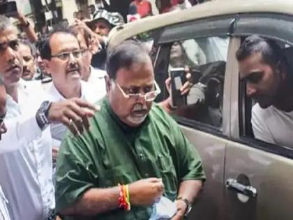 West Bengal SSC scam : Government removes Partha Chatterjee from ministry with immediate effect | पार्थ चॅटर्जींची मंत्रीपदावरून हकालपट्टी, घोटाळ्यात नाव आल्यानंतर ममता बॅनर्जींची कारवाई!