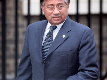 IND vs PAK: After the bursting of India, Pervez Musharraf stepped out of the stadium | IND vs PAK : भारताच्या फटकेबाजीनंतर परवेझ मुशर्रफ यांनी स्टेडियममधून काढता पाय घेतला