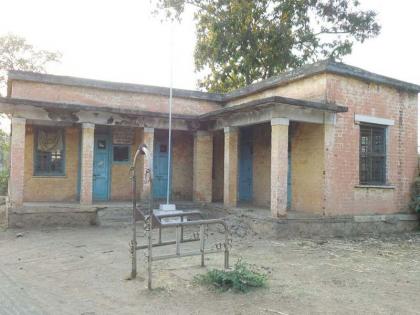 The crores of rupees of the veterinary hospital in Palluda come back | तळोद्यातील पशुवैद्यकीय दवाखान्याचा सव्वा कोटींचा निधी परत The crores of rupees of the veterinary hospital in Palluda come back | तळोद्यातील पशुवैद्यकीय दवाखान्याचा सव्वा कोटींचा निधी परत