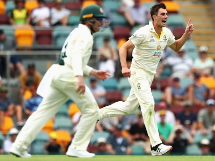 Ashes 2021 : Pat Cummins becomes the second Australian to take five wickets in their first innings as a captain, England 147 all out | AUS vs ENG : पॅट कमिन्सनं कर्णधार म्हणून पहिल्याच सामन्यात करिष्मा दाखवला; १२७ वर्षांनंतर ऑस्ट्रेलियाकडून असा पराक्रम झाला