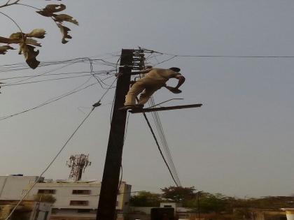 MSEDCL's recovery mission in Pathri; On the first day, 350 customers lost their power | पाथरीमध्ये महावितरणची वसुली मोहीम जोरात; पहिल्या दिवशीच ३५० ग्राहकांची वीज तोडली 