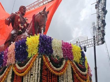 Uddhav Thackeray fulfills his promise by unveiling the Shiv Memorial second largest statue in the state |  शिवस्मारकाचे अनावरण करुन उध्दव ठाकरेंची वचनपूर्ती; राज्यातील दुसऱ्या क्रमांकाचा पुतळा