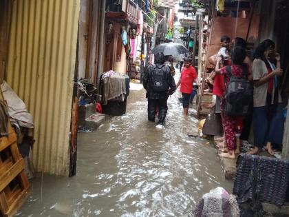 Water seeps into the houses of 600 garbage collectors in Patil Estate Service disruption likely for next 2 days | Pune Rain: पाटील इस्टेटमधील ६०० कचरा वेचकांच्या घरात शिरले पाणी; पुढील २ दिवस सेवेत व्यत्यय येण्याची शक्यता