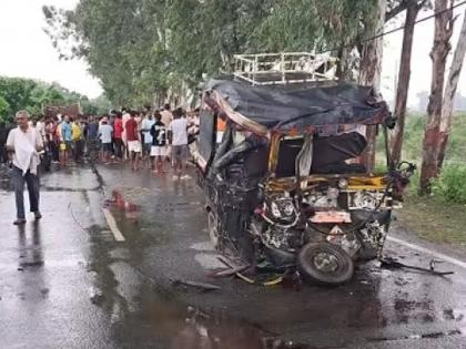 Horrific accident in Patna, 8 people including 7 women going to bathe in Ganga die in truck-auto collision | काळाचा घाला...! पाटण्यात भीषण अपघात, ट्रक-ऑटोच्या धडकेत गंगा स्नानासाठी जात असलेल्या ७ महिलांसह ८ जणांचा मृत्यू! Horrific accident in Patna, 8 people including 7 women going to bathe in Ganga die in truck-auto collision | काळाचा घाला...! पाटण्यात भीषण अपघात, ट्रक-ऑटोच्या धडकेत गंगा स्नानासाठी जात असलेल्या ७ महिलांसह ८ जणांचा मृत्यू!