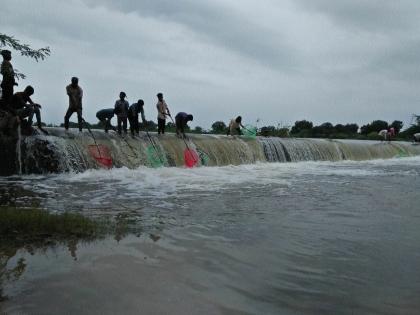  Heavy rains flood the river- drains | जिल्ह्यात दमदार पावसाने नदी- नाल्यांना पूर