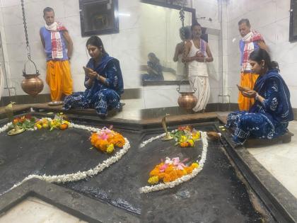 Marathi actress prajakta mali visited in harihareshwar temple | 'आणि खरंच प्रार्थना पूर्ण होतात..' अभिनेत्री प्राजक्ता माळीने घेतलं हरीहरेश्वराचं दर्शन