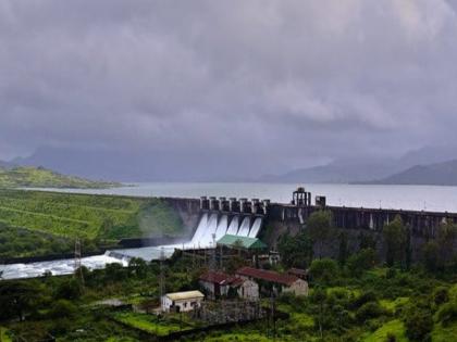 Significant decrease in water storage of dams in Maval taluka possibility of drought; So how to live? | मावळ तालुक्यातील धरणांच्या पाणीसाठ्यात लक्षणीय घट, दुष्काळाची शक्यता; तर जगायचे कसे?