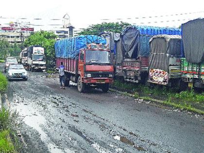 Vehicles on the pay and parking streets | पे अ‍ॅण्ड पार्किंगमधील वाहने रस्त्यांवर