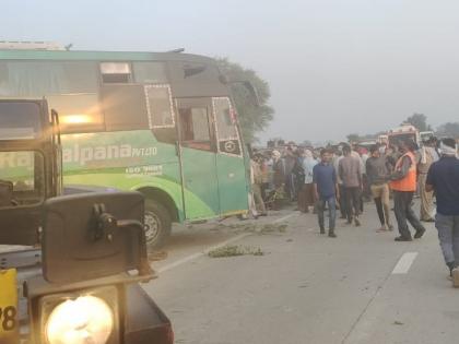 A bus carrying 45 passengers overturned, killing three in accident of aligarh | 45 यात्रेकरुंना घेऊन जाणारी बस उलटली, मुख्यमंत्र्यांनी व्यक्त केला शोक