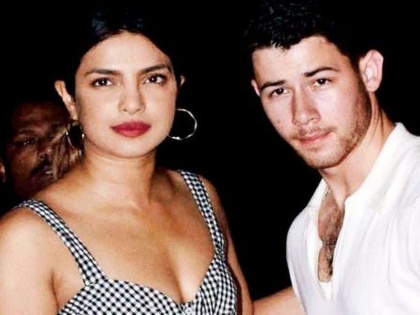 Priyanka Chopra CONFIRMS engagement to Nick Jonas | आतापर्यंत रिंग लपवणाऱ्या प्रियंकाने अशी खुलेआम दाखवली रिंग!