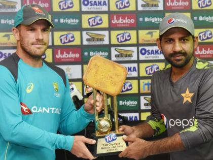 ICC triggers epic Twitter troll as PCB unveils 'Biscuit Trophy' for Pakistan vs Australia T20I series | पाकिस्तानने बनवली 'बिस्कीट ट्रॉफी'; नेटकऱ्यांसोबत ICCनेही घेतली फिरकी