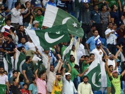 ICC World Twenty20 : ICC trolls pakistani fans over womens world t20 final poll | ICC World Twenty20 : ... अन् पाकिस्तानच्या चाहत्यांचा पोपटच झाला, आयसीसीने काढली 'विकेट'