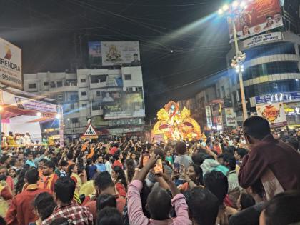 The beat of drums traditional instruments the sound of a DJ Emotional farewell to Bappa in Pimpri Chinchwad | ढोल ताशांचा निनाद, पारंपारिक वाद्य, डीजेचा दणदणाट; पिंपरी चिंचवडमध्ये बाप्पाला भावपूर्ण निरोप