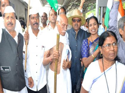 mahatma gandhi landed at Chinchwad railway station The memories of Chale Jaav agitation | ...अन् गांधीजी अवतरले चिंचवड रेल्वेस्थानकावर! 'चले जाव' च्या आठवणींना मिळाला उजाळा