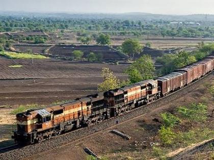 Railway freight speed in 100 days of lockdown | लॉकडाऊनच्या १०० दिवसात रेल्वेची मालवाहतूक वेगात; २.५४ लाख वॅगनमधून १३.३९ लक्ष टन मालाची वाहतूक 