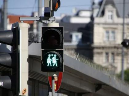 Pedestrian signal system will be installed in 40 intersections of Pune city | PMC | पुणे शहरातील चाळीस चौकांमध्ये पादचारी सिग्नल यंत्रणा बसविणार