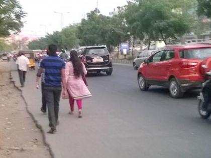 Is there a rule that pedestrians should walk on the left side? See what the state transport commissioner has to say | पादचाऱ्यांनी डाव्या बाजूनेच चालावे असा काही नियम आहे का? पहा राज्याचे परिवहन आयुक्त काय म्हणतात