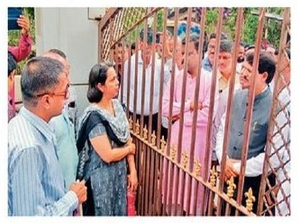 Chain hunger strike started for 'Save Pendharkar College', social organizations also supported | 'सेव्ह पेंढरकर कॉलेज' साठी साखळी उपोषणाला सुरुवात, सामाजिक संस्थांचाही पाठिंबा