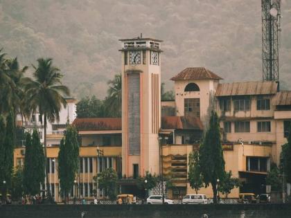 Old Pension Scheme: Sawantwadi Municipal Council employees strike divided, some employees present at work | जुनी पेन्शन योजना: सावंतवाडी नगरपरिषदेतील कर्मचाऱ्यांच्या संपात फूट, काही कर्मचारी कामावर हजर