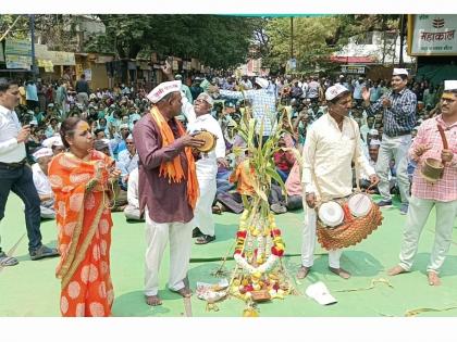 One Mission Old Pension Vigilance in Solapur caught the attention of the government | 'एकच मिशन..जुनी पेन्शन'; सोलापुरात जागरण गोंधळ करीत शासनाचे वेधले लक्ष