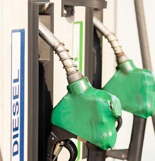 ४९०, ५१० किंवा ५२० रुपयांचं पेट्रोल-डिझेल टाकल्यानं फरक पडतो का? फसवणुकीपासून वाचायचं असेल तर 'या' २ गोष्टींकडे लक्ष द्या