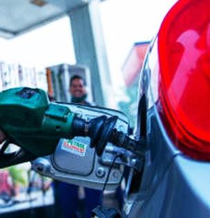 पेट्रोल ७.४१ रुपयांनी महागले तर डिझेलमध्ये २५ रुपयांची वाढ; 'या' कंपनीने अचानक वाढवल्या किमती