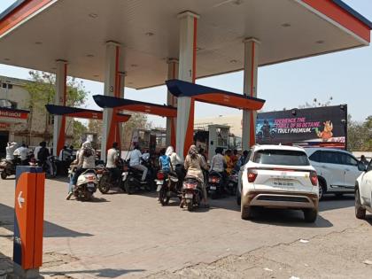 मोठा दिलासा! अखेर पेट्रोल-डिझेल निर्बंधांतून दिली सूट; मच्छीमार, कृषी क्षेत्राला वगळले - Marathi News | big relief finally exempted from petrol diesel restrictions fishermen agriculture sector excluded | Latest politics News at Lokmat.com