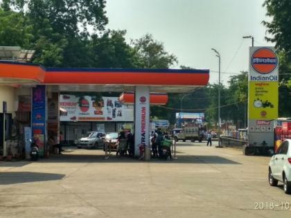 Less customers at petrol pumps, impact on sales | पेट्रोल पंपावर ग्राहक कमी, विक्रीवर परिणाम