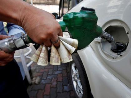 Not only old notes used for Nomadic Petrol Pumps! | धक्कादायक! नोटाबंदीत पेट्रोल पंपावर वापरलेल्या जुन्या नोटांची आकडेवारीच नाही!