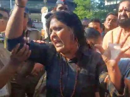 A woman attempted self-immolation by pouring kerosene on her body at the legislative assembly gate | विधान भवनाच्या गेटवर महिलेचा अंगावर रॉकेल टाकून आत्मदहनाचा प्रयत्न