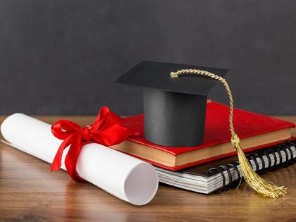 Professor Guide who guides Ph.D. students demands money directly from research students | पीएच.डी. करायचीय, मग किती पैसे देणार ते सांगा; गाईडकडूनच होतेय मागणी 