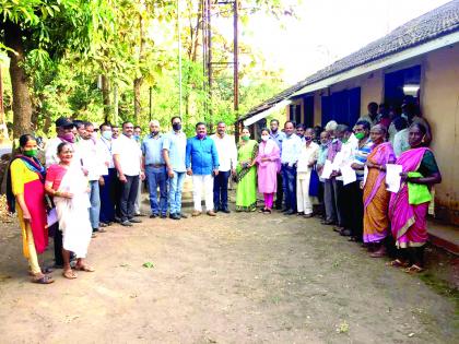 Instructions given by the Speaker to complete the houses immediately | तातडीने घरे पूर्ण करण्याच्या सभापतींनी दिल्या सूचना