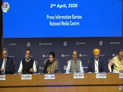 होर्मुझ बंद झाल्याने १७८ अब्ज डॉलर्सचा व्यापार धोक्यात! 'या' वस्तुंच्या किमती वाढणार? सरकारची स्पष्टोक्ती... - Marathi News | Middle East Crisis: $178 billion trade at risk due to Hormuz closure! Will the prices of 'these' goods increase? Government's clarification... | Latest business News at Lokmat.com