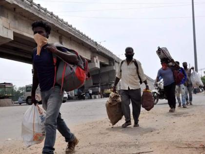 The condition of the laborers in the lockdown is dire; Workers who have gone home are eager to return to Mumbai | लॉकडाऊनमध्ये मजुरांची स्थिती विदारक; घरी गेलेले मजूर मुंबईत परतण्यास आतुर