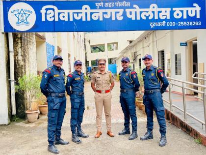 In Pune 13-year-old boy who was lost in the Dahihandi crowd was found safe within 1 hour thanks to the prompt action of the pune police | दहिहंडीच्या गर्दीत हरवलेला १३ वर्षीय मुलगा पोलिसांच्या तत्परतेने १ तासातच सुखरूप सापडला In Pune 13-year-old boy who was lost in the Dahihandi crowd was found safe within 1 hour thanks to the prompt action of the pune police | दहिहंडीच्या गर्दीत हरवलेला १३ वर्षीय मुलगा पोलिसांच्या तत्परतेने १ तासातच सुखरूप सापडला
