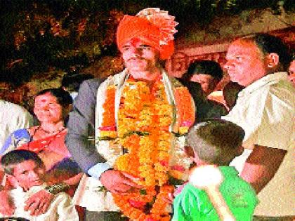  Grand procession in gold medalist Rohit Chavan's village | सुवर्णपदक विजेत्या रोहित चव्हाणची गावात भव्य मिरवणूक