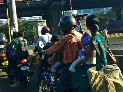 no pillion rider on light scooters | कमी ताकदीच्या स्कूटर्सवर आता केवळ स्कूटरचालकच