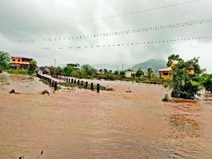  Increase in rainfall in moth: Rain falls under rains after rains | मावळात वाढला पावसाचा जोर : धुवाधार पावसाने पूल गेले पाण्याखाली