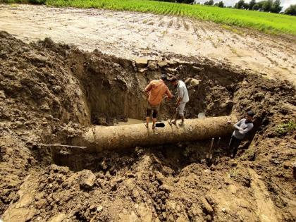 A main water pipeline burst near Bidkin, disrupting the water supply to the old Aurangabad | बिडकीनजवळ मुख्य जलवाहिनी फुटली, जुन्या शहराचा पाणीपुरवठा विस्कळीत