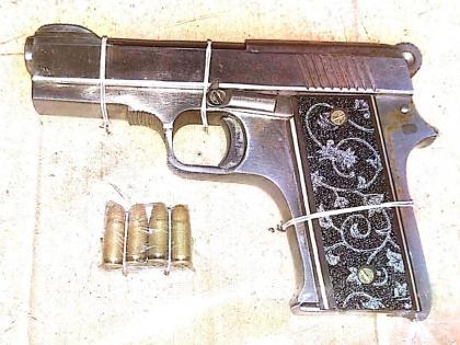 Four live cartridges and pistol seized | आळंदी येथे देशी बनावटीच्या पिस्तुलासह चार जिवंत काडतुसे जप्त