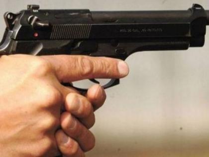 Fearing a pistol, he demanded ransom | पिस्तुलाचा धाक दाखवून खंडणी मागितली