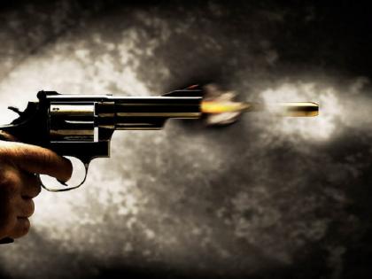 While removing clothes from the cupboard, the pistol fell down and the bullet escaped; Woman injured | कपाटातून कपडे काढताना पिस्तूल खाली पडले अण् गोळी सुटली; महिला जखमी