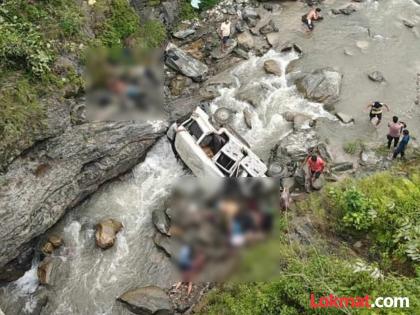 Horrific accident in Pithoragarh 8 killed and five injured as jeep falls into ditch | उत्तराखंडच्या पिथोरागडमध्ये जीप नदीत कोसळली; ८ प्रवाशांचा जागीच मृत्यू, गाडीच्या शेजारी पडले मृतदेह Horrific accident in Pithoragarh 8 killed and five injured as jeep falls into ditch | उत्तराखंडच्या पिथोरागडमध्ये जीप नदीत कोसळली; ८ प्रवाशांचा जागीच मृत्यू, गाडीच्या शेजारी पडले मृतदेह