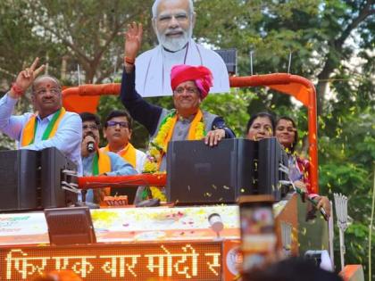 bjp mumbai north candidate piyush goyal campaigning aggressively for lok sabha election 2024 | उत्तर मुंबईतील सर्वसमावेशक विकासावर लक्ष केंद्रीत करणार; पीयूष गोयल यांनी दिली ग्वाही