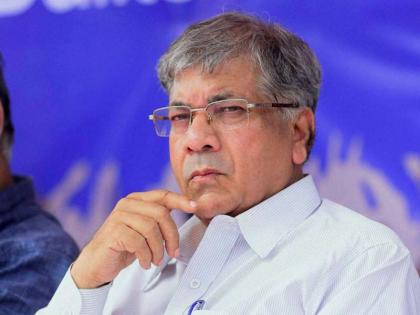 The government should provide the photograph of the Air Strike, the proof wanted to prakash Ambedkar | सरकारने एअर स्ट्राईकचे फोटोग्राफ द्यावेत, आंबेडकरांनाही हवाय पुरावा