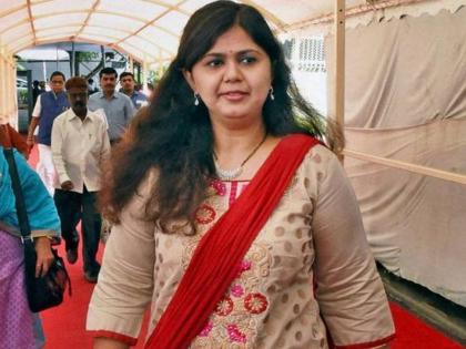 Vinod tawade pay salaries and transfer by me, Pankaja Munde says in mumbai | तावडे पगार देतात अन् मी बदल्या करते, पंकजा मुंडेंची 'ताईगिरी' 